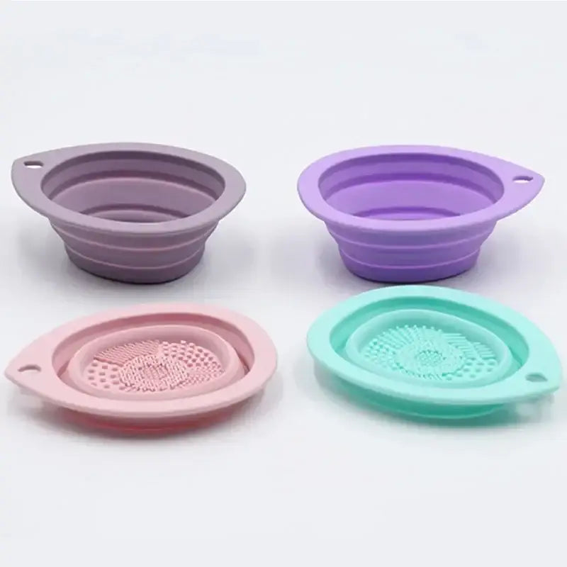 Collapsible silicone bowls or strainers in pastel colors.